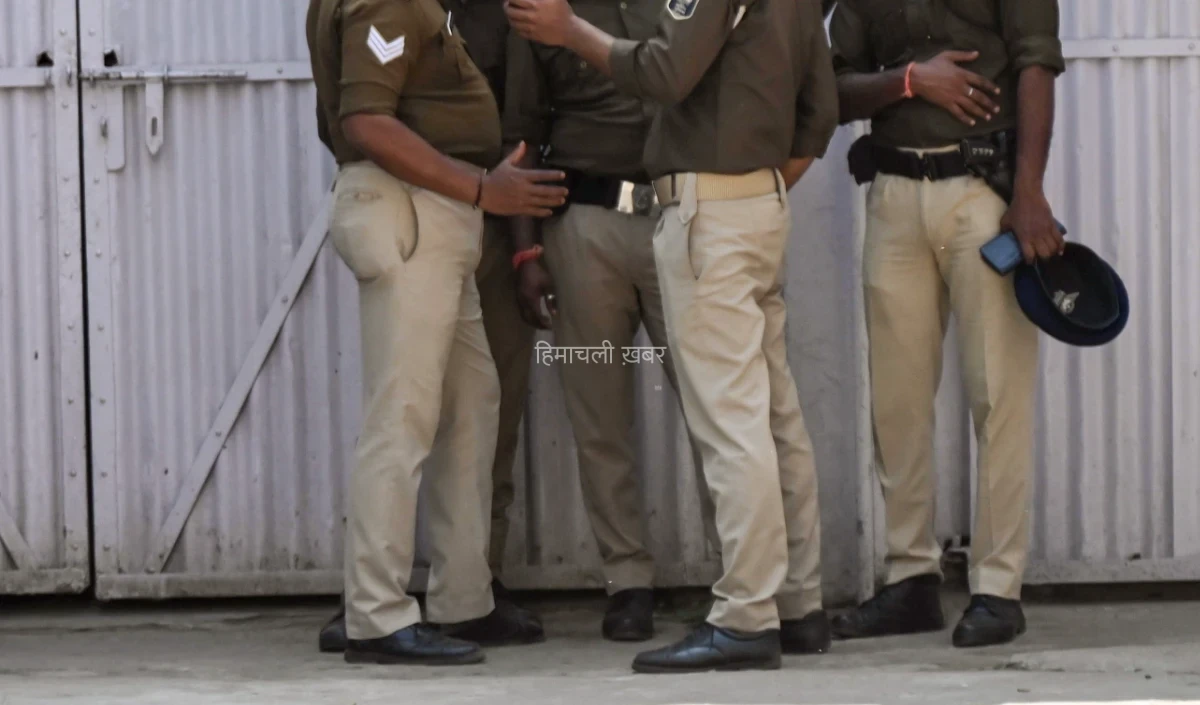 भोपाल में खाकी शर्मसार! MP पुलिस के जवान ने साथी पुलिसकर्मी की नाबालिग बेटी से किया रेप, दूसरे ने बाहर दिया पहरा