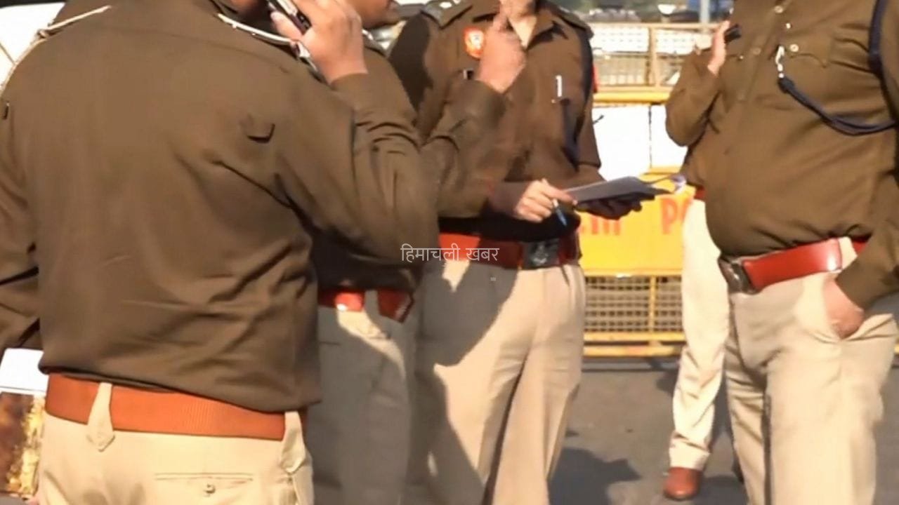 गाजीपुर में तलाक की सुलह बैठक बनी रणभूमि… जेल कांस्टेबल और पत्नी पक्ष के बीच सड़क पर चले जूते-चप्पल