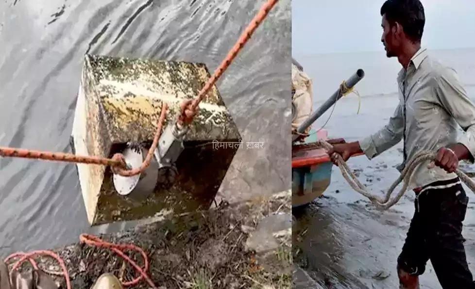 नदी में डाला चुंबक तो चिपक गई तिजोरी, खोलकर देखा तो चौंक गया युवक जानें फिर क्या हुआ?