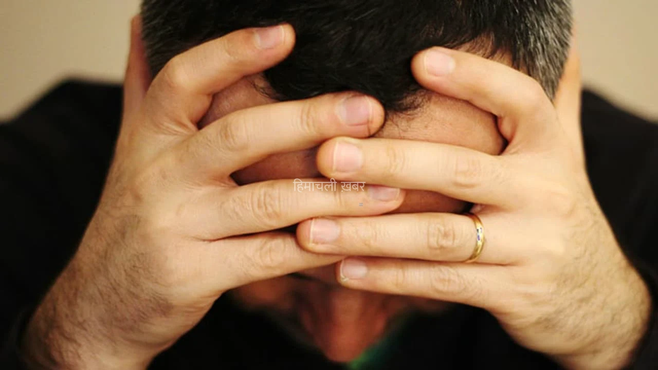 पिता की मौत के बाद खाता बंद कराने बैंक गए थे मां-बेटे, वहां जो पता चला उसे सुन हिल गए दोनों