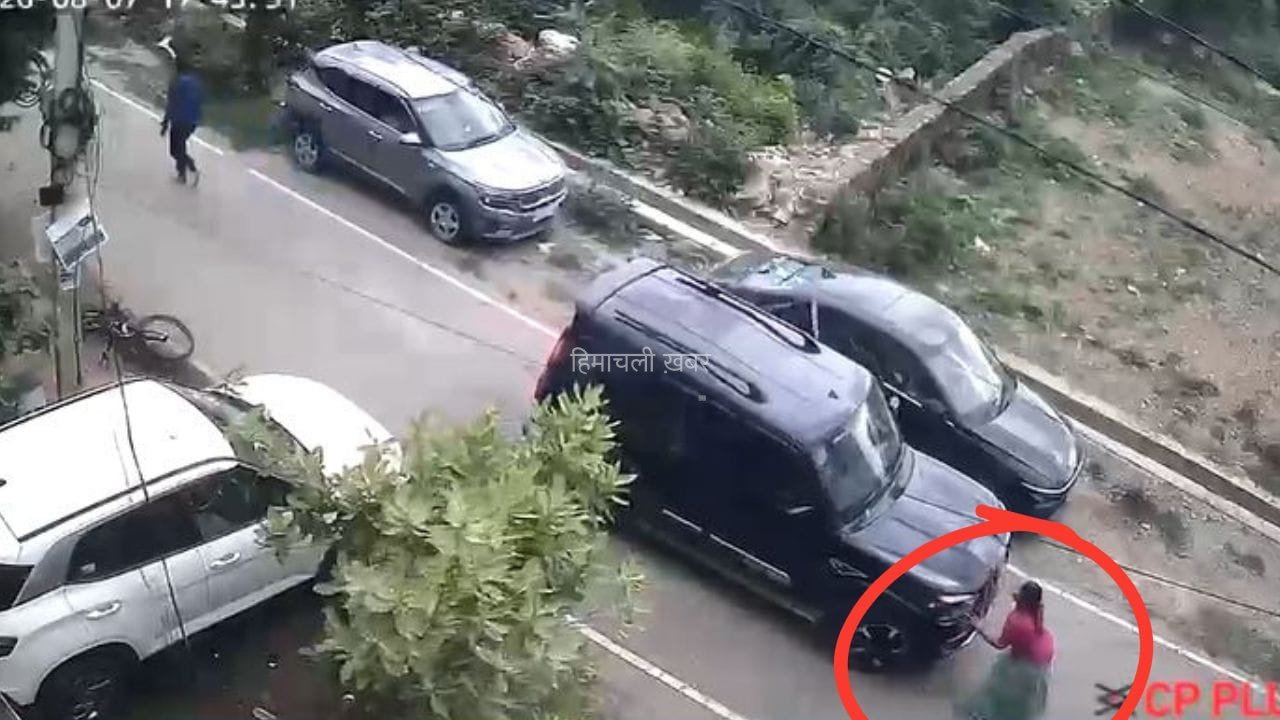 कार में फेंक रहे थे पत्थर, बीच-बचाव करने आई महिला तो स्कॉर्पियो से कुचला… CCTV में कैद मौत का खौफनाक मंजर​