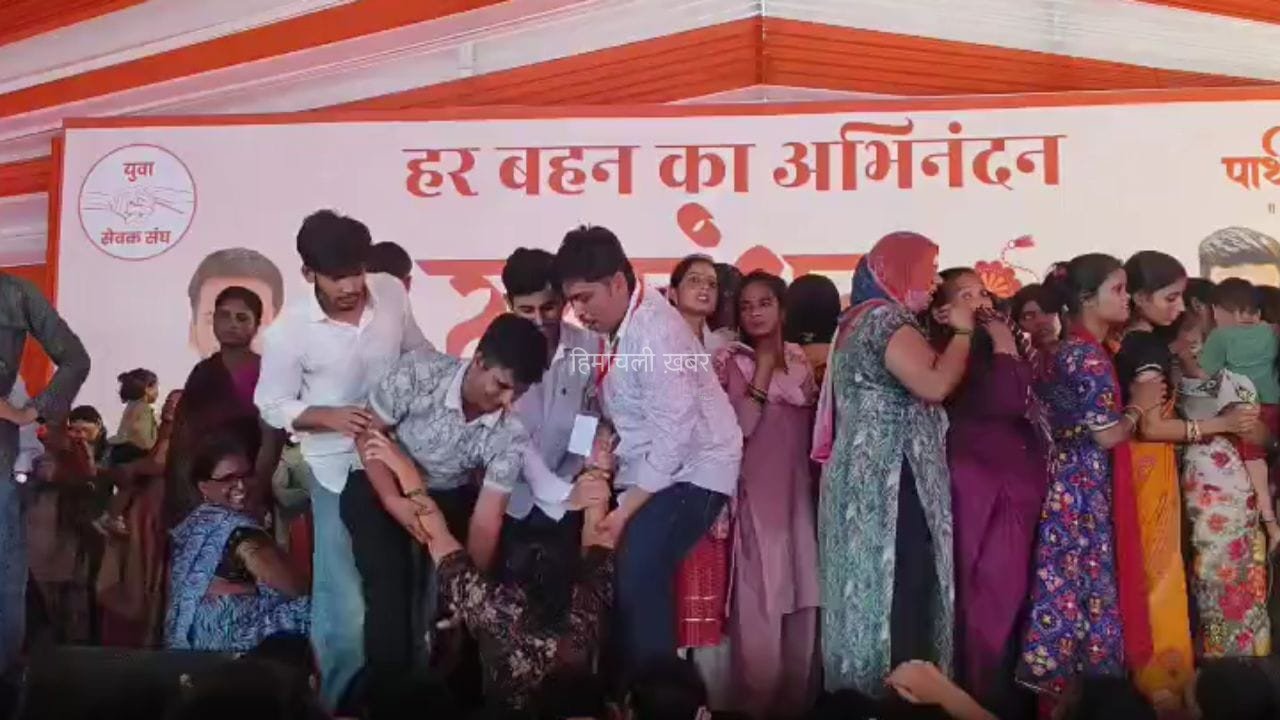 बरेली में कैसे बेकाबू हो गई महिलाओं की भीड़? एक की मौत, कई घायल… मेयर को राखी बांधने आईं थीं