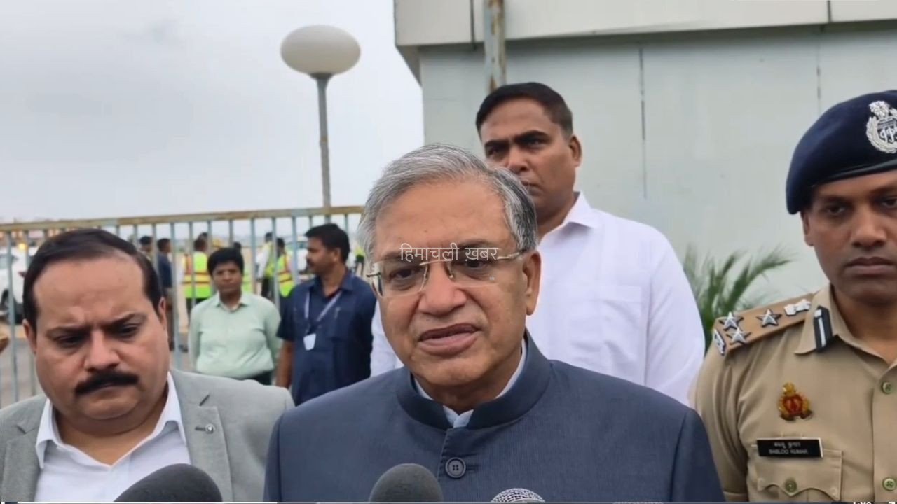 CEC Gyanesh Kumar: लखनऊ पहुंचे मुख्य निर्वाचन आयुक्त ज्ञानेश कुमार, कहा- ये मेरी तपोभूमि और कर्मभूमि