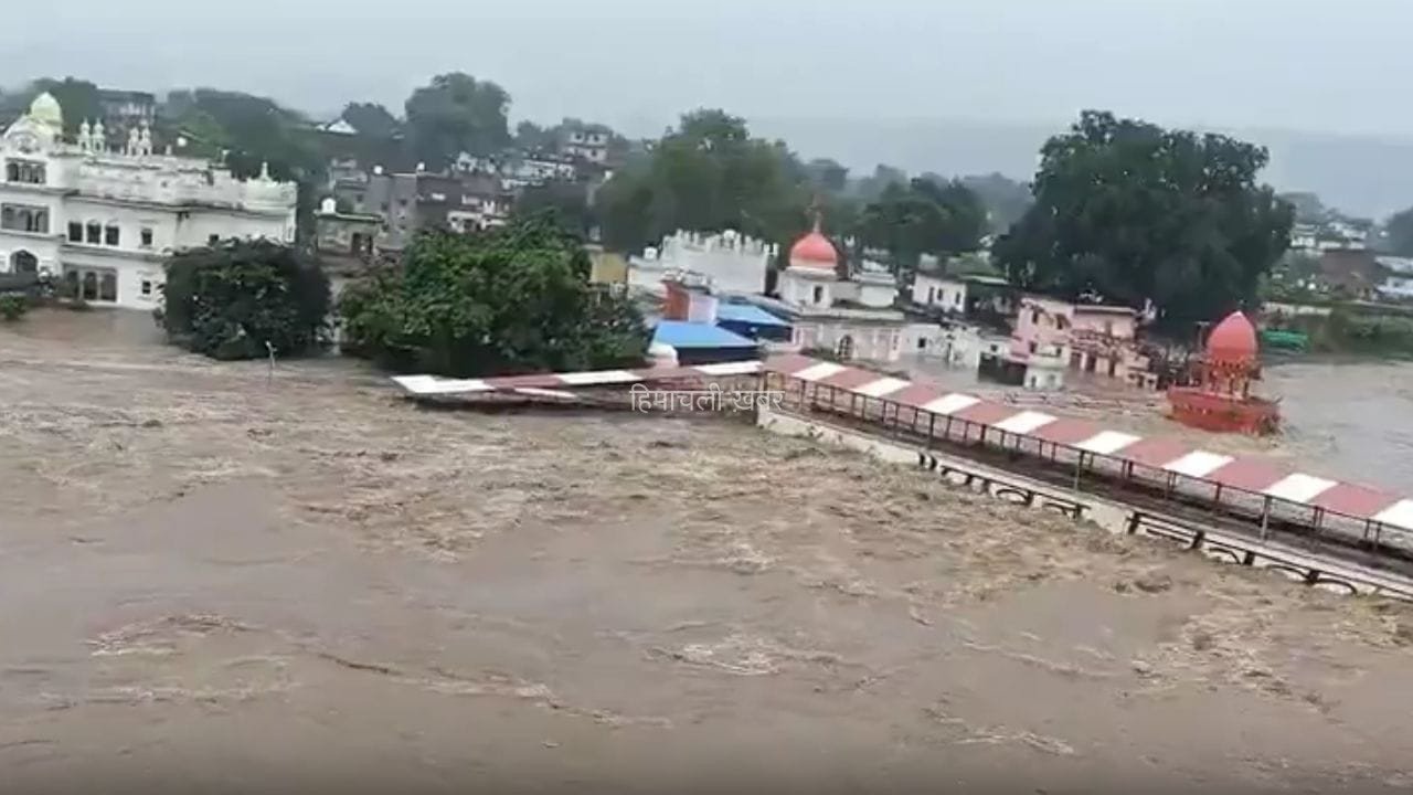 चित्रकूट में बाढ़ का कहर! 16 गांव डूबे, 700 से ज्यादा लोगों का रेस्क्यू… घरों में 5 फीट तक जमा कीचड़