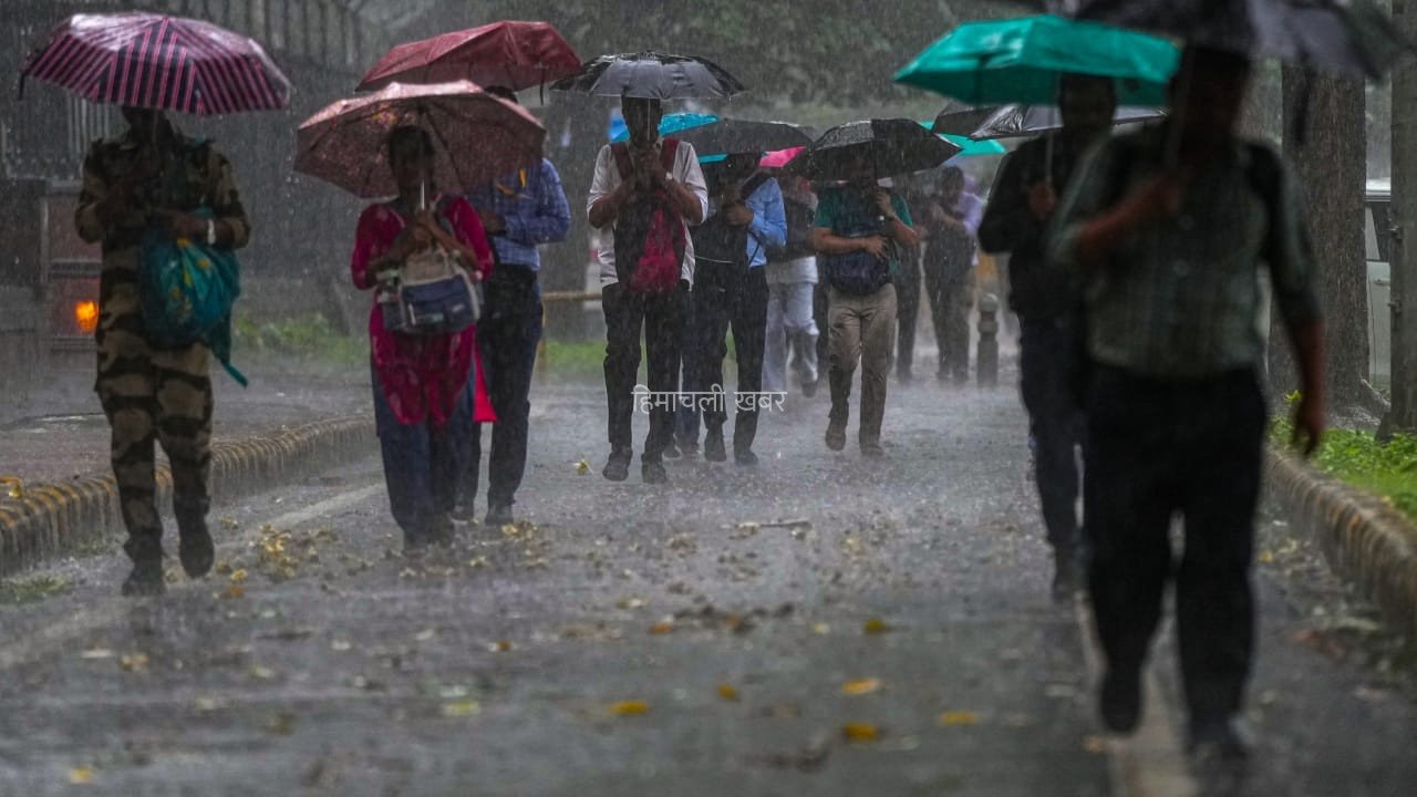 Aaj Ka Mausam: दिल्ली-NCR में मूसलाधार बारिश… बिहार से लेकर बंगाल तक अलर्ट, असम में फिर बढ़ा बाढ़ का खतरा; हिमाचल उत्तराखंड में येलो अलर्ट