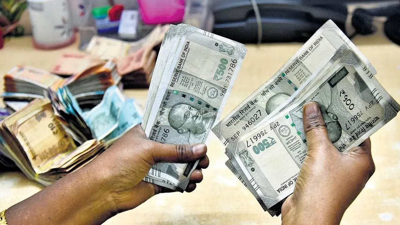 पैसा कम पड़ रहा है तो कमाई नहीं, खर्च का तरीका बदलें! जानें 80-20 Rule​