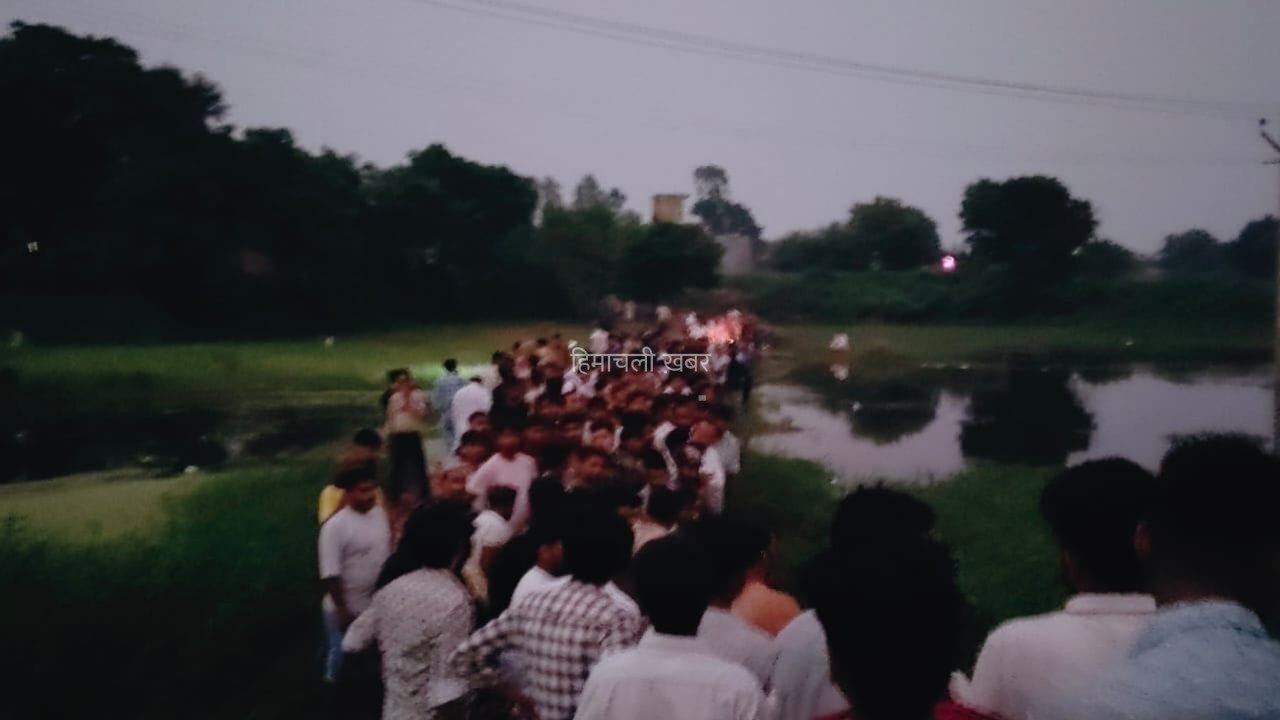 Moradabad News: रक्षाबंधन पर राखी बंधवाकर लौट रहा परिवार नदी में गिरा, महिला की मौत… 3 का रेस्क्यू