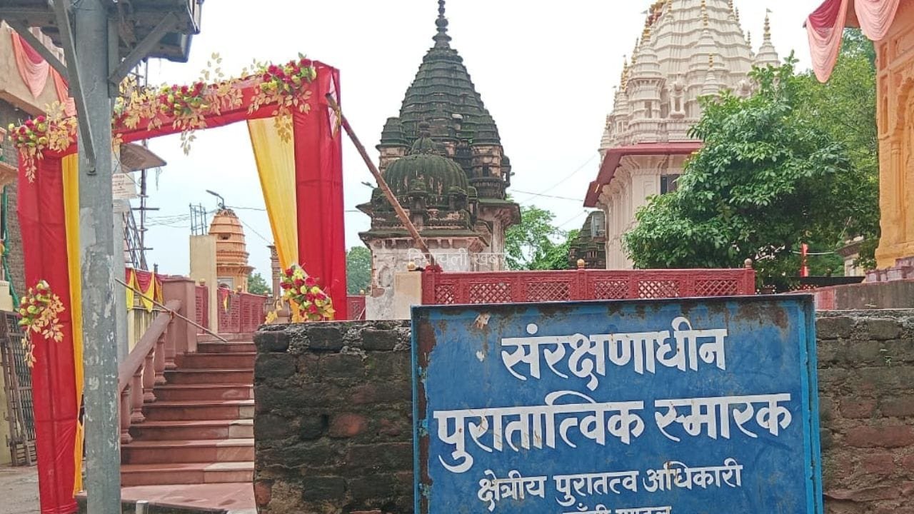जहां रानी लक्ष्मीबाई ने टेका था माथा, वहां उमड़ रही शिवभक्तों की आस्था… 300 साल पुराना है झांसी का मढिया महादेव मंदिर