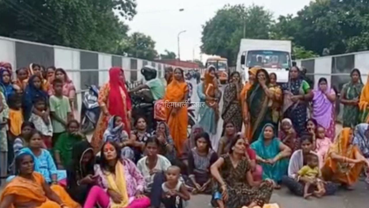 बाबाधाम जल चढ़ाने गए गोरखपुर के युवक की तालाब में मिली लाश, हत्या का आरोप… परिजनों ने जाम की सड़क