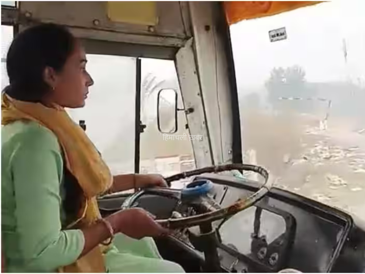 जिस बस को चला रही पत्नी उसी में टिकट काटता है पति चर्चा में है ये कपल​​​