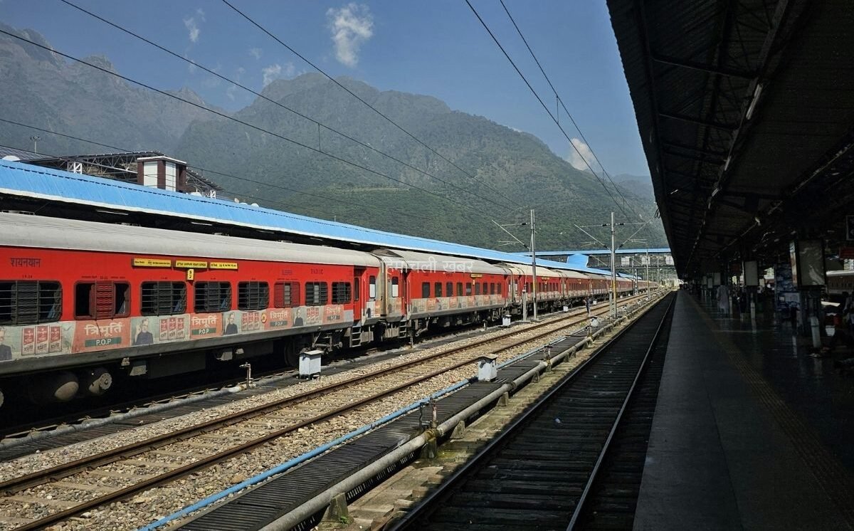 दिवाली के लिए​​ अभी से​​ ट्रेनों में नहीं मिल रही सीट? रेलवे ने की 600 फेरों की घोषणा, कहां से कहां तक चलेंगे ट्रेनें​​