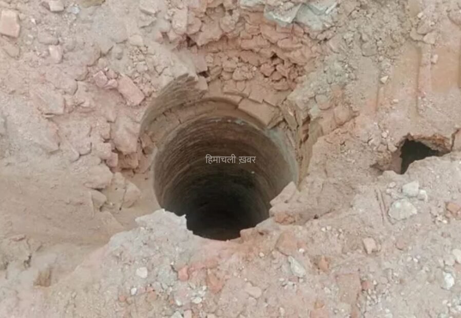 सहारनपुर में मस्जिद की जगह निकला कुआं, 10-15 फीट गहराई से मचा हड़कंप​​​