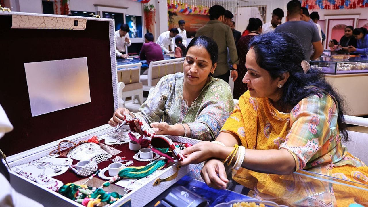 सोने की कीमत में आई 650 रुपए की गिरावट, जानिये सस्ता हुआ गोल्ड?​