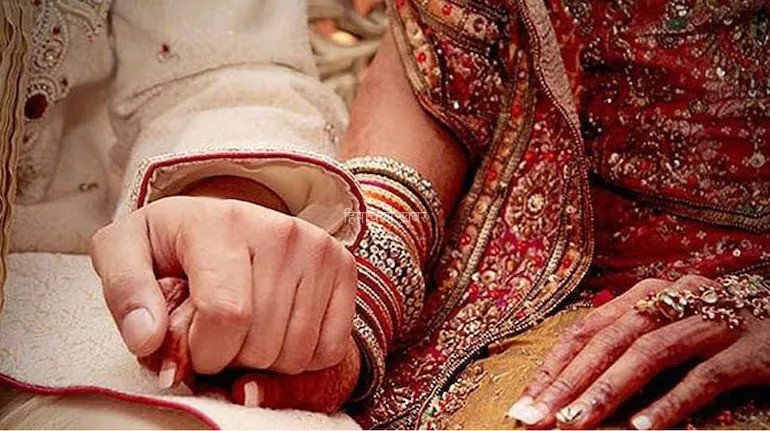 ’बीवी के खर्चे नहीं उठा पा रहा..’, पति ने ऐलान किया- ‘पत्नी किराए पर उपलब्ध है’