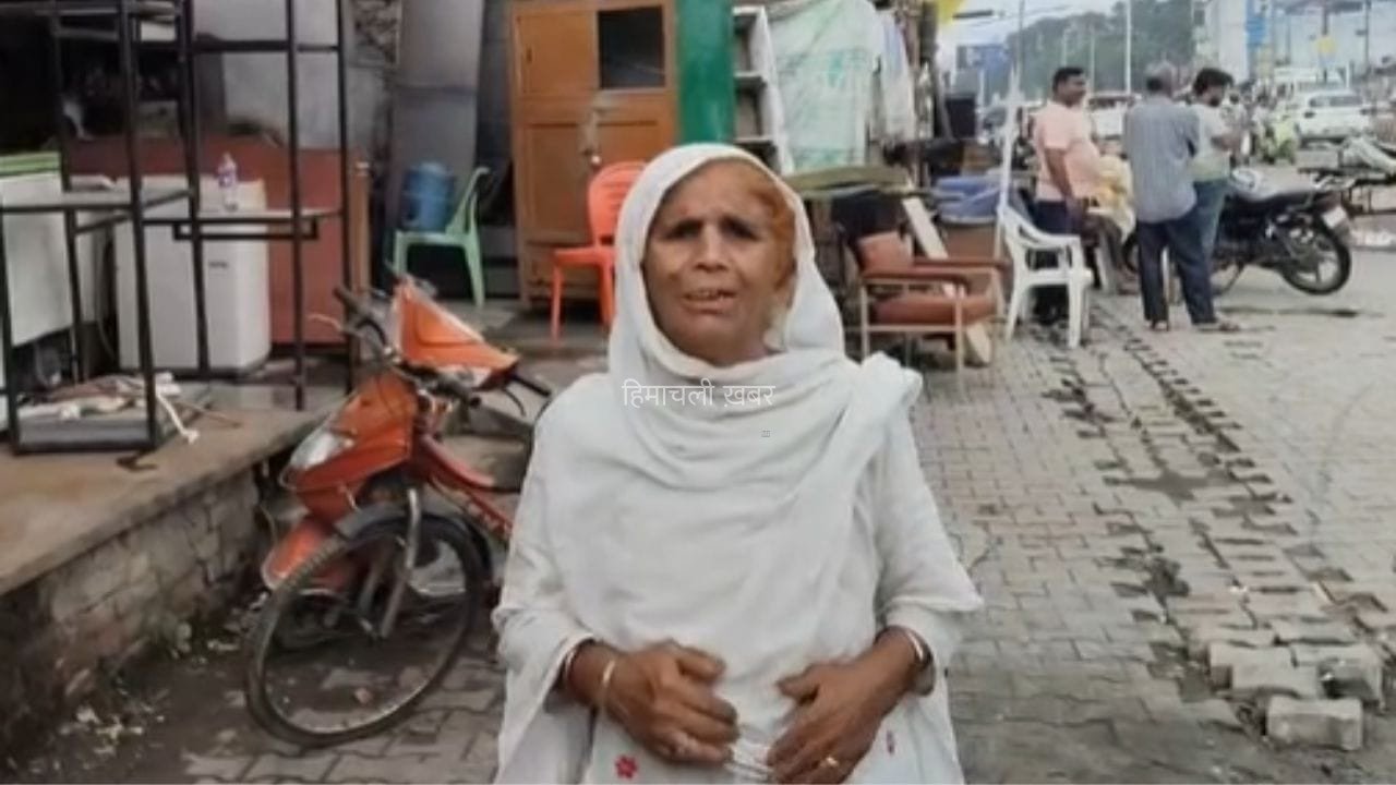 ‘यही दुकान मेरा सहारा है’… बरेली में बुलडोजर के नोटिस पर रो पड़ीं 80 साल की बुजुर्ग, बोलीं- अब कैसे चलेगा घर?​