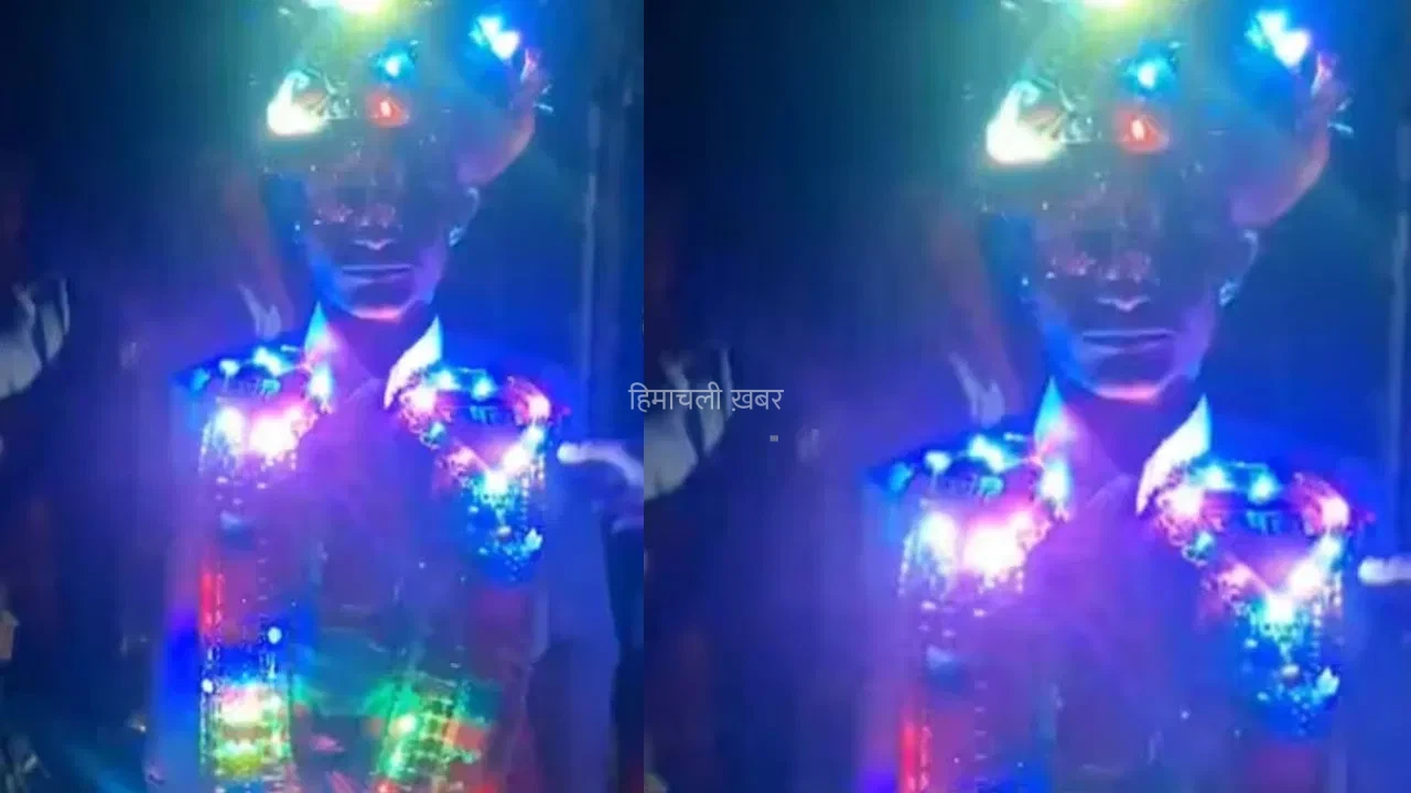 शादी है या पावर हाउस? दूल्हे ने पहनी ऐसी इलेक्ट्रिक ड्रेस, वीडियो देख चकराया लोगों का सिर; बोले- बिजली विभाग का दामाद है क्या?