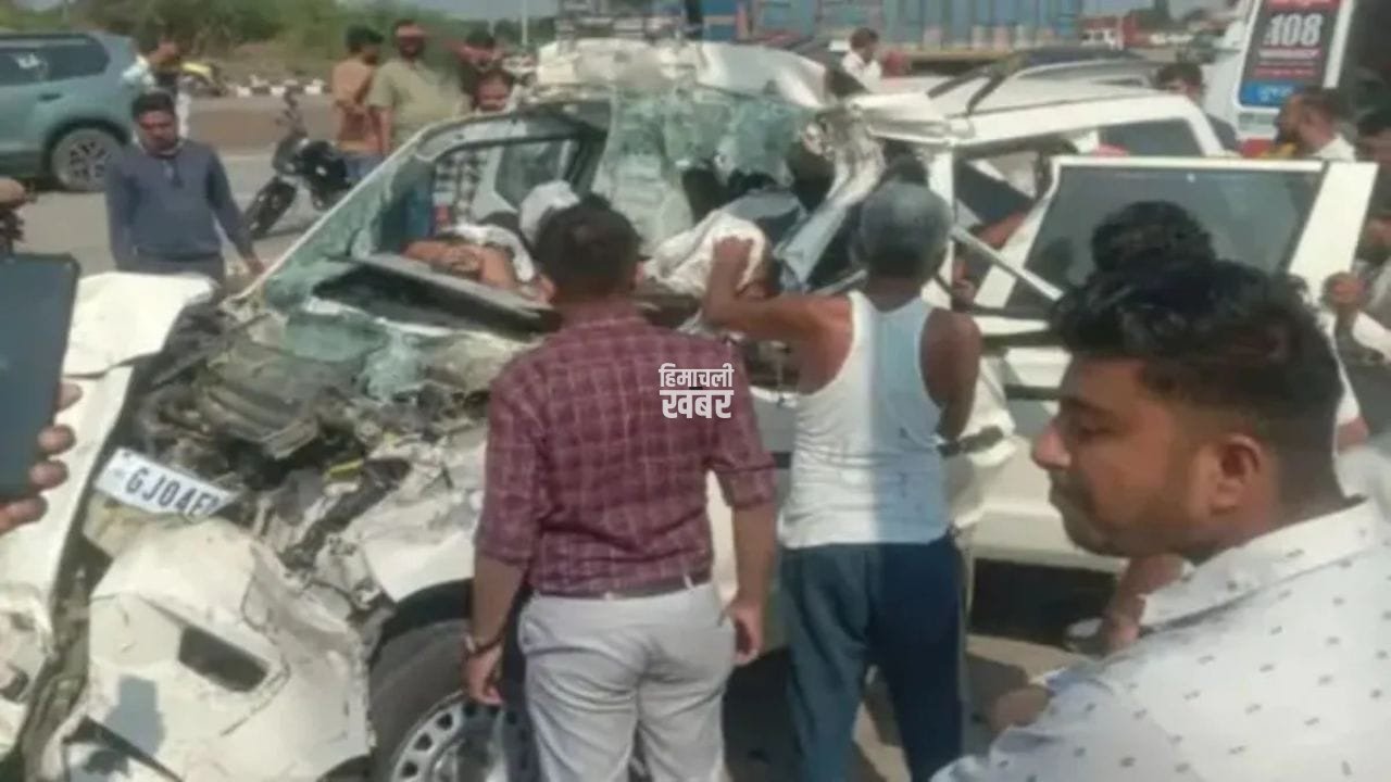 गुजरात के भावनगर में भीषण सड़क हादसा, ट्रेलर से जा भिड़ी SUV; 7 लोगों की मौत