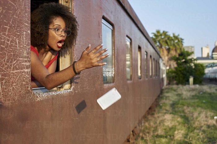 mobile-falling-out-of-train-window-1-700×466
